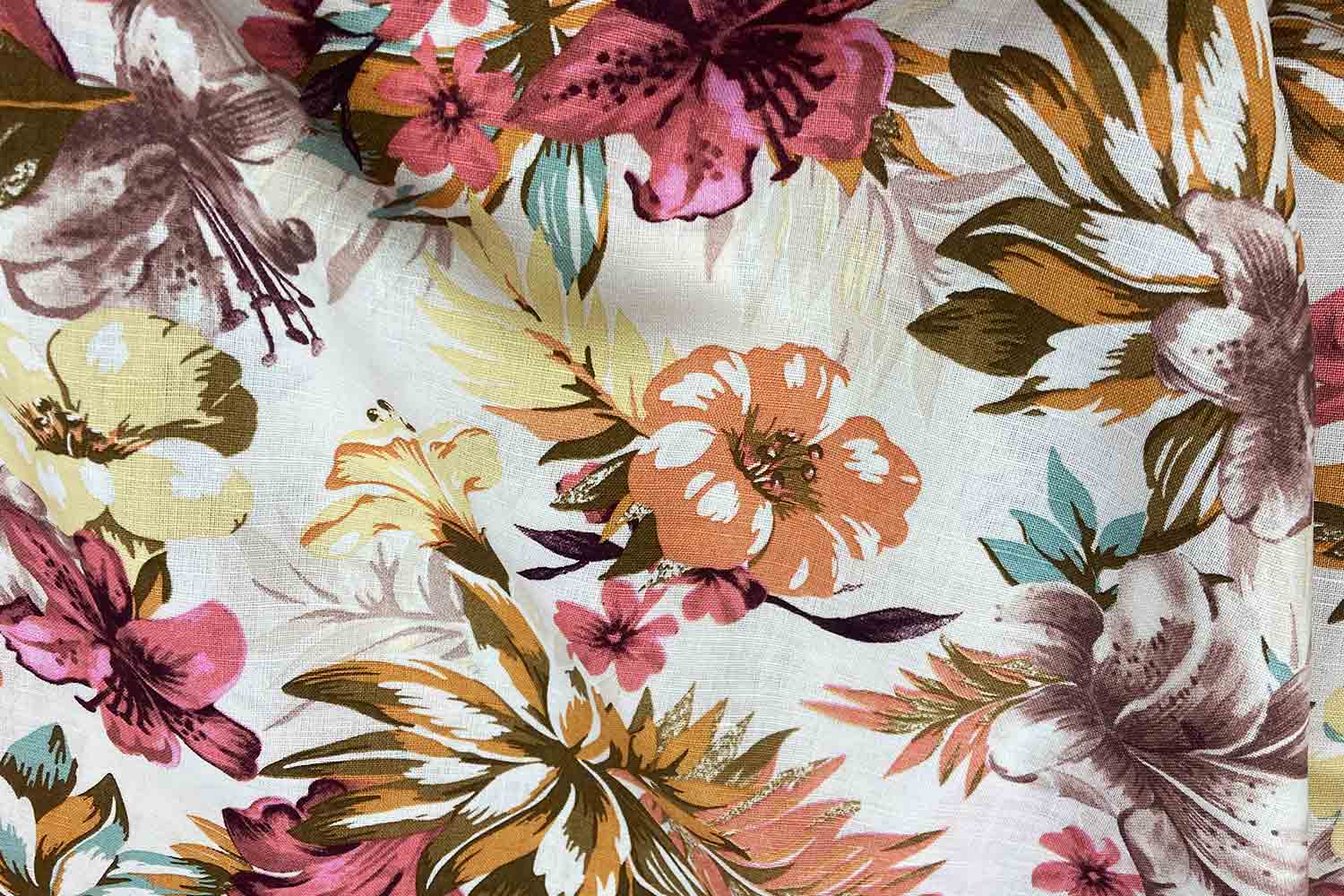 Leinen hellgrundig florales Muster