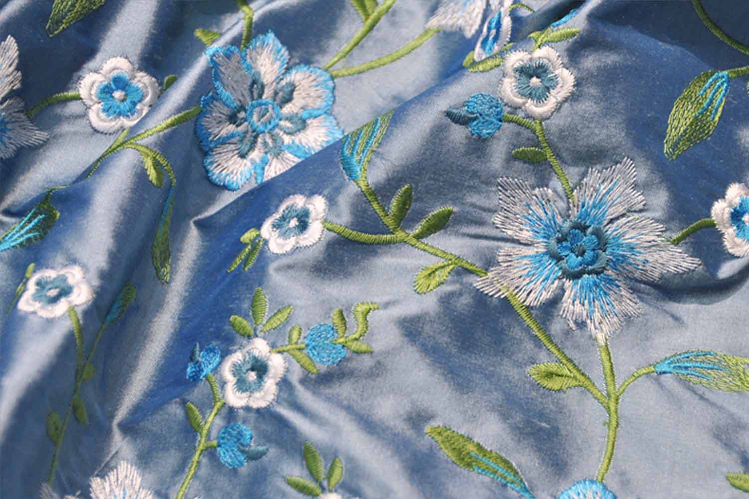 bestickte-dupionseide