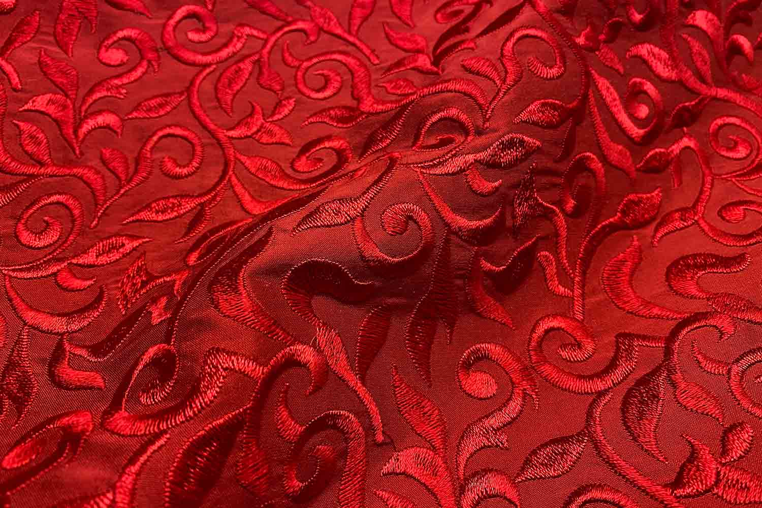 dupionseide bestickt