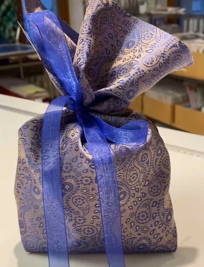 stoffealsgeschenkverpackung